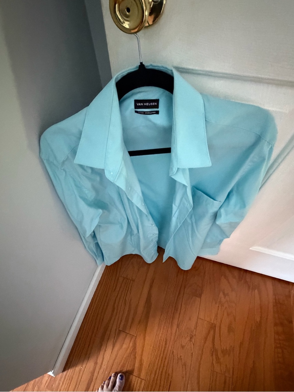 Van Heusen Light Blue Men’s Dress Shirt - Spread Collar shirt size 16 32/33